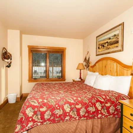 Red Hawk Lodge by Summit County Mountain Retreats
