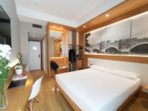 โรงแรมคาวาลโล เวโรนา เอสต์