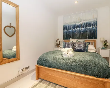 Offshore Hotels in Saint Agnes