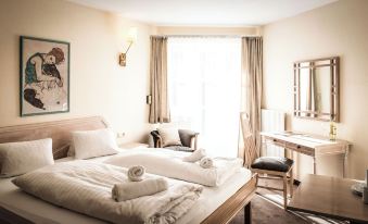 Crystls Aparthotel