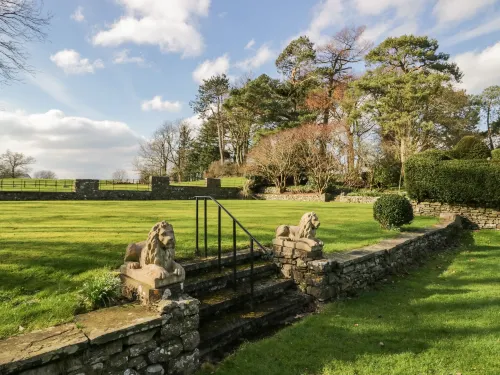 Summerhow Retreat Hotels in Strickland Ketel