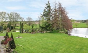 Pond View - Housity