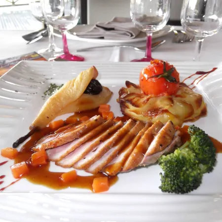 Logis Hôtel Restaurant Beau Rivage Отели в г. Майенн