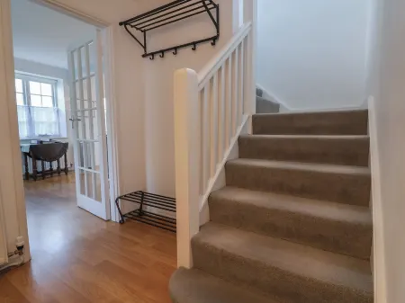 4 East Cliff Отели рядом с достопримечательностью «Кобб»