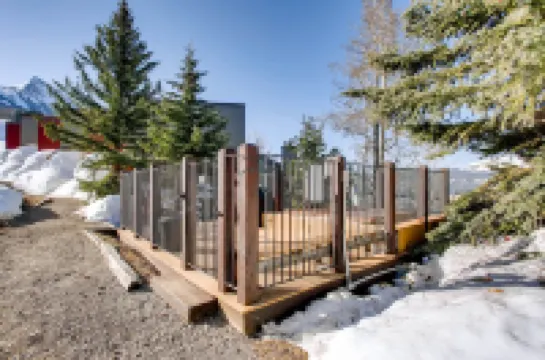 สตูดิโอวินเทจ - คอนโดสตูดิโอที่มีระเบียงส่วนตัว - ไม่มีค่าใช้จ่ายในการทำความสะอาด! โดย RedAwning