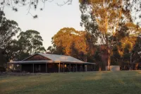 Palmers Lane Estate Hunter Valley Hotels in Pokolbin