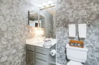 1 Mi to Boardwalk: Convenient North Beach Apt!