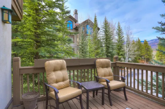 4Br Plus Den Platinum Townhome, Walk to Lift Townhouse