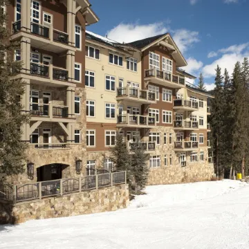 Luxury 1-Bedroom Ski-in Out Condo with Slopeside Heated Pool, No Cleaning Fee 1 Condo by Redawning