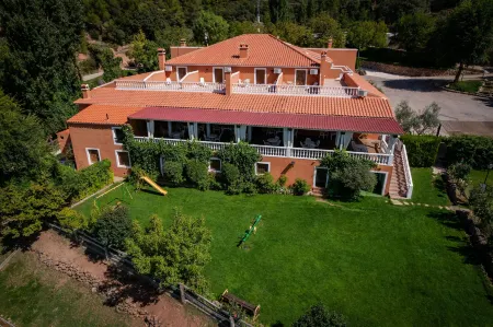 Hospedium Hotel Val de Pinares Отели в г. Альбакете
