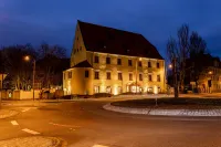 Ringhotel Jägerhof Hotels near Kirche Burgwerben