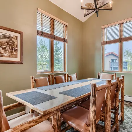 42 Burgundy 4Br 3.5ba 4 Bedroom Townhouse by RedAwning