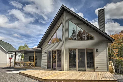 Spacious Hurley Home w/ Game Room Near Lakes - Parkering