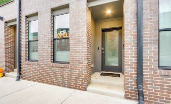 Near Downtown: Luxury Townhome in Bentonville!