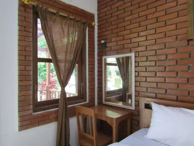Penginapan Udin Syariah Bukit Rhema by Zuzu Hotels near Punthuk Setumbu