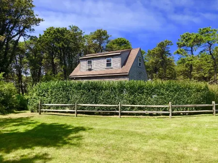 Charming Post and Beam Cottage! Walk to the beach, Tennis, Bike Path, & Shuttle