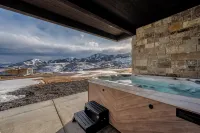 Amanti Lago by Luxury Mountain - 4-Star