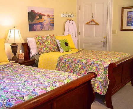 Lyndon House Bed & Breakfast Отели рядом с достопримечательностью «Кладбище Лексингтон»