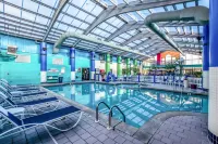 Country Inn & Suites by Radisson, Muskegon, MI - parking
