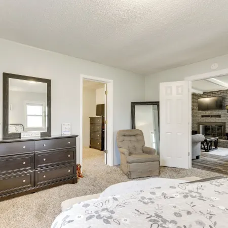 Walkable and Updated Nevada Home Family Friendly!