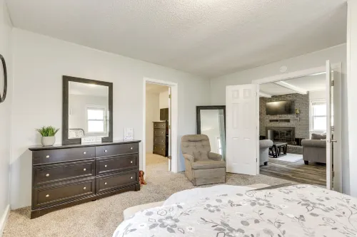 Walkable and Updated Nevada Home Family Friendly! - Wifi