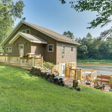Pet-Friendly Hancock Home on the Delaware River!