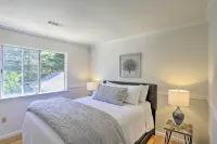 Redding Getaway w/ Hot Tub & Outdoor Kitchen! - Homestays