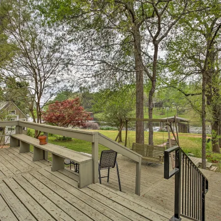 Pet-Friendly Lake Athens Home w/ Fireplace!