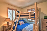 Cabin w/ Fireplace & Mountain Views: 5 Mi to Boone - Wifi