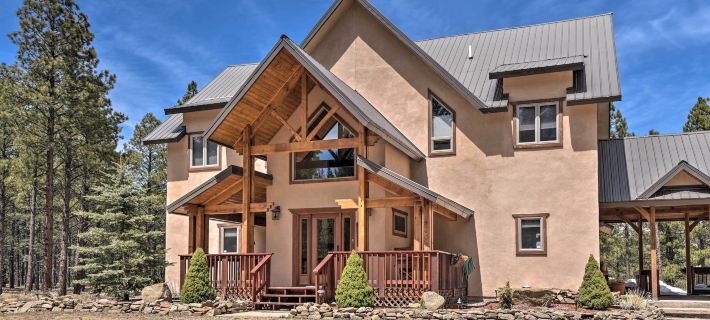 Grand Angel Fire Retreat w/ Hot Tub & Fire Pit! Hotels in Colfaxin piirikunta
