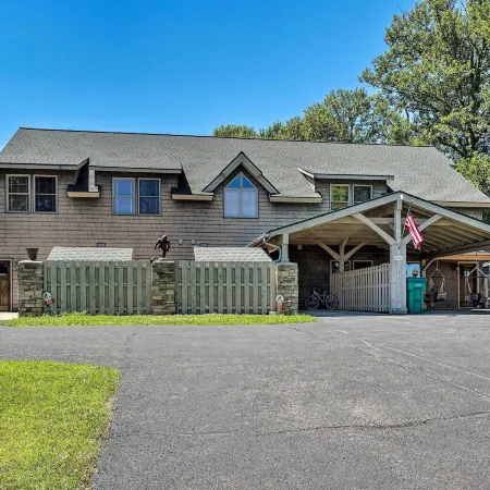 Conneaut Lake Home with Yard, 1/2 Mi to Beach/Park