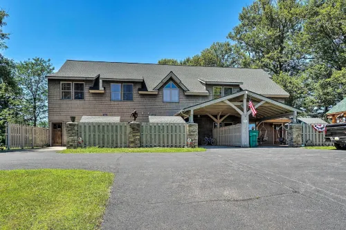 Conneaut Lake Home with Yard, 1/2 Mi to Beach/Park - Parking