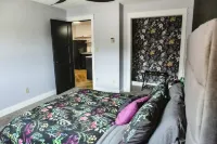 Cambrian & Co. Loft Cozy, Charming, Downtown Ease