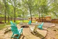 Deck & Fire Pit: Unique Pottsboro Haven - Homestays