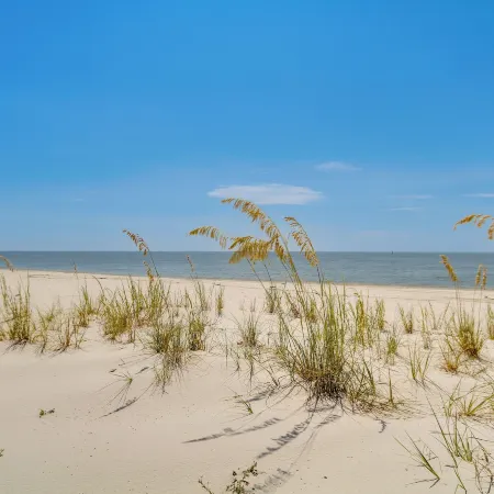 Beachfront Gulfport Vacation Rental w/ Balcony!