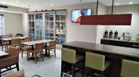 Country Inn & Suites by Radisson, Bryant (Little Rock), AR - С баром