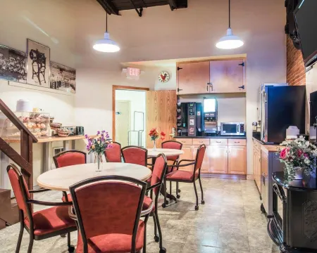 Econo Lodge Отели в г. Манчестер