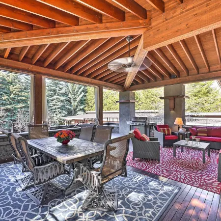 Sun Valley Estate w/ Private Pool, Theater & Gym