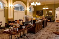 Hadley's Orient Hotel - breakfast