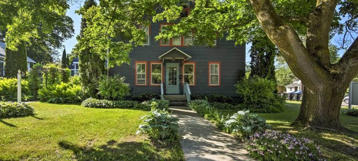 Walk to Dtwn Shops and Eats Sturgeon Bay Retreat Hotels in Door County