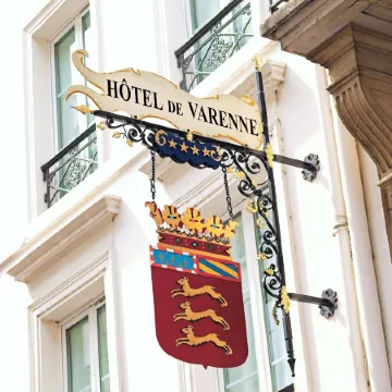 Hôtel De Varenne Отели рядом с достопримечательностью «Матиньонский дворец»