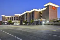 Hampton Inn and Suites Los Angeles Burbank Airport Hotel a Los Angeles