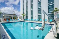 Hotel Dello Fort Lauderdale Airport, Tapestry Collection by Hilton - Swimmingpools