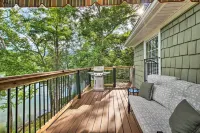 Cozy Cabin on Tenn River - 10 Mi to Chattanooga! - Pet friendly