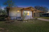 3 Bedroom, Comfy Home Dade City, Gated Community