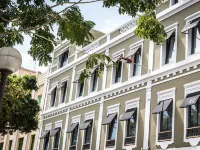 Hotel Catalina Hotels near Centro Comercial El Muelle