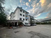 Hotel Clinton - Bãi đậu xe