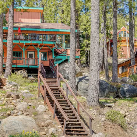 Waterfront Truckee Cabin on Donner Lake!
