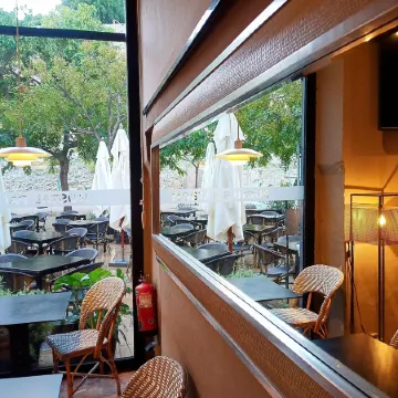 Hostal Parque Ibiza Отели рядом с достопримечательностью «Пуэрто де Ибиса»