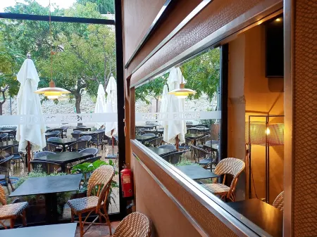 Hostal Parque Ibiza Отели в г. Ибица